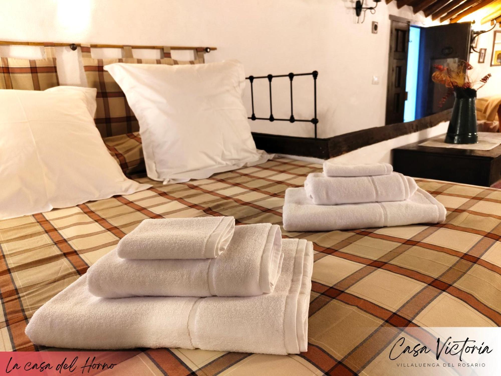 Conjunto Rural Casa Victoria Guest House Villaluenga Del Rosario Luaran gambar