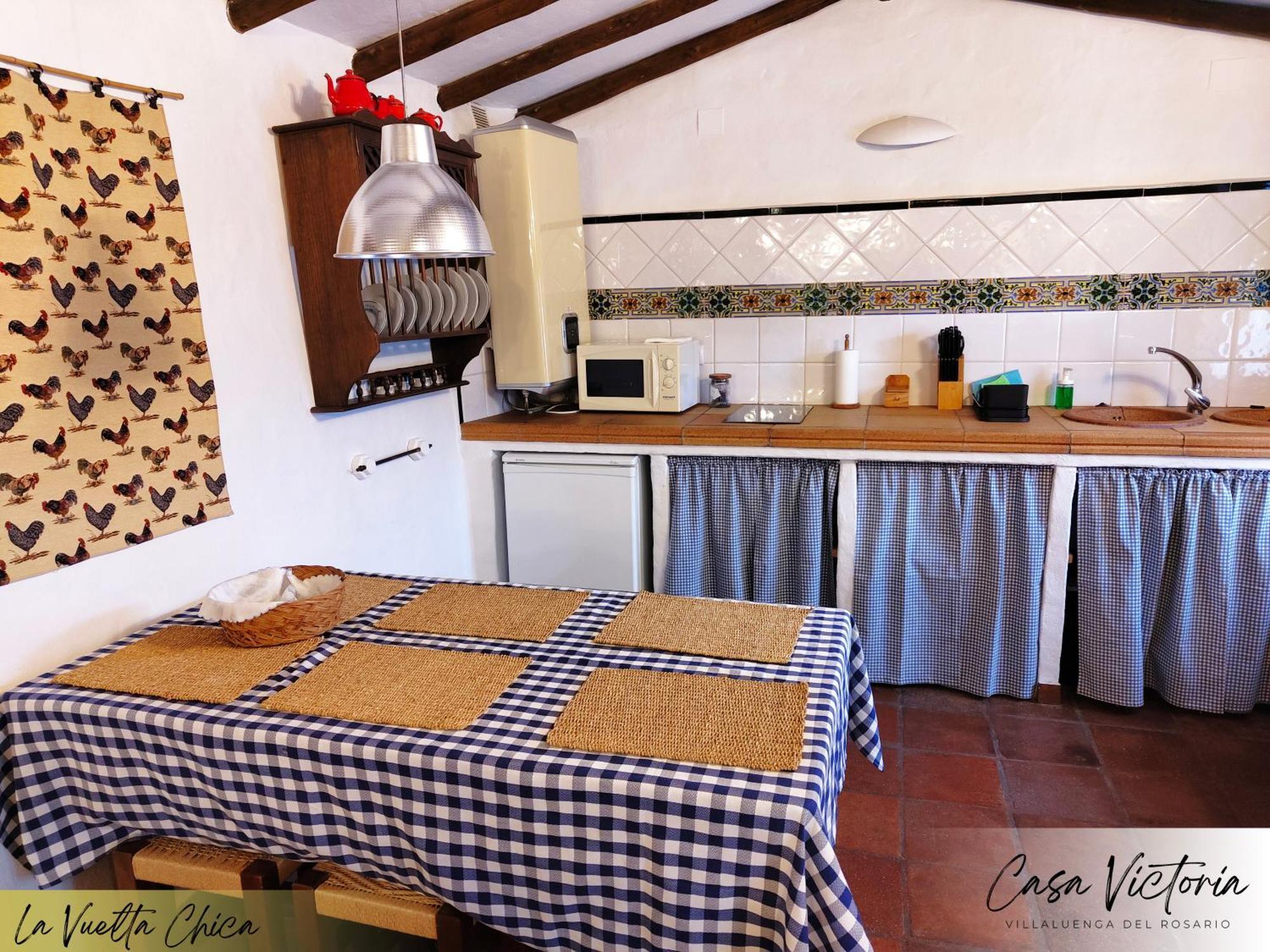 Conjunto Rural Casa Victoria Guest House Villaluenga Del Rosario Luaran gambar