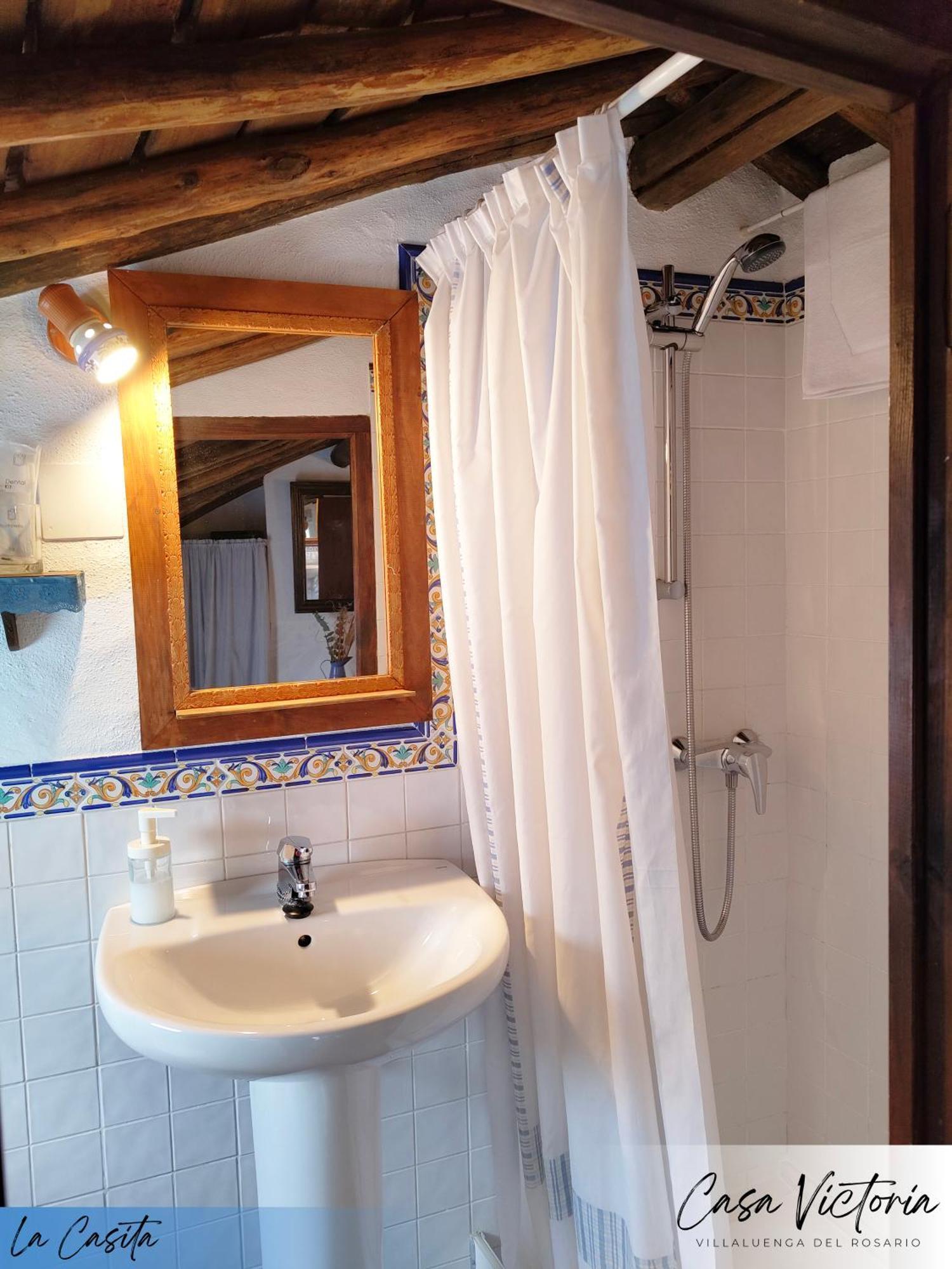 Conjunto Rural Casa Victoria Guest House Villaluenga Del Rosario Luaran gambar