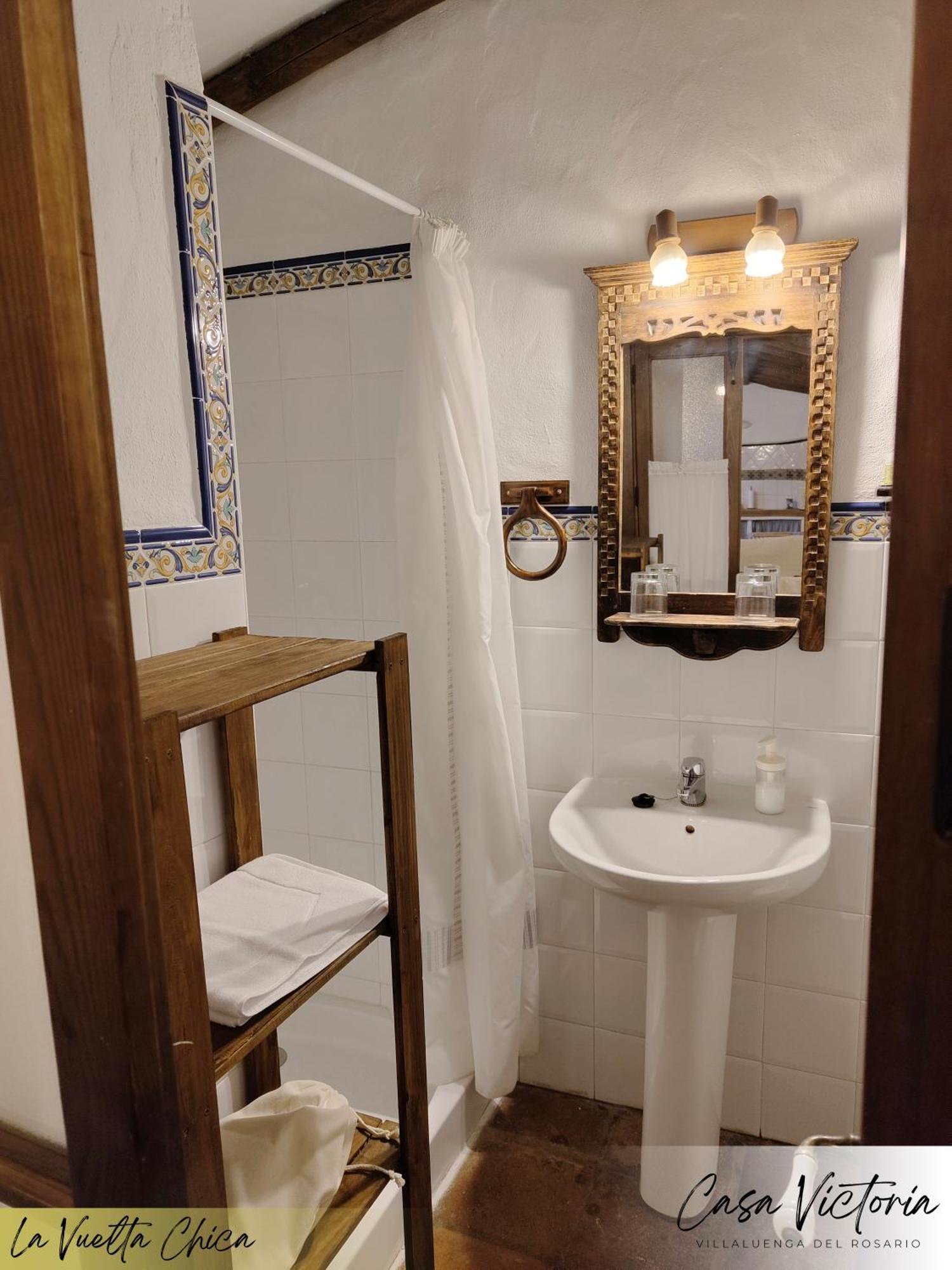 Conjunto Rural Casa Victoria Guest House Villaluenga Del Rosario Luaran gambar