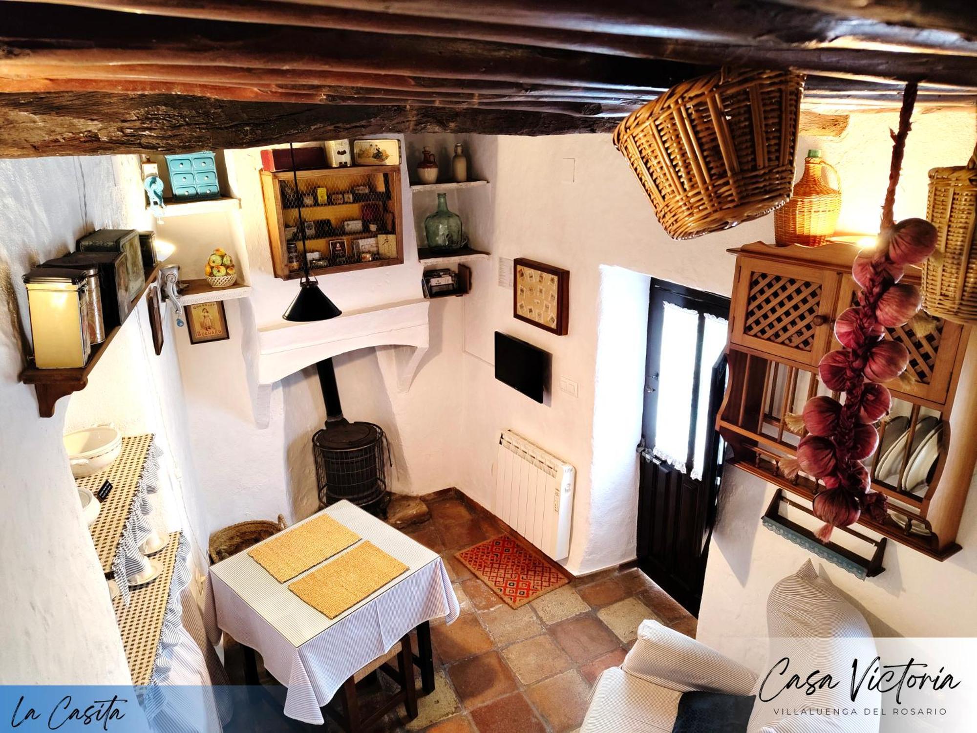 Conjunto Rural Casa Victoria Guest House Villaluenga Del Rosario Luaran gambar