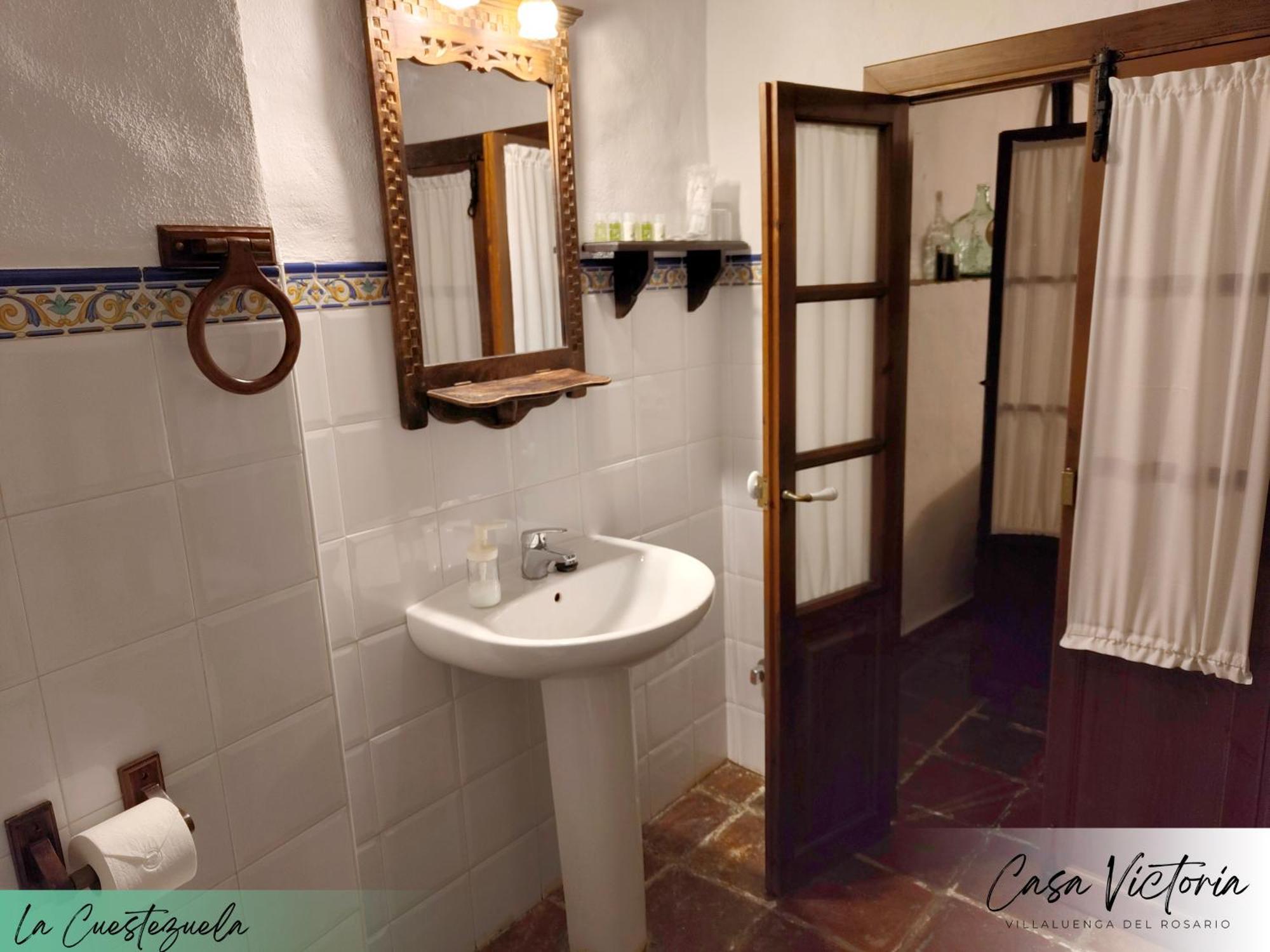 Conjunto Rural Casa Victoria Guest House Villaluenga Del Rosario Luaran gambar