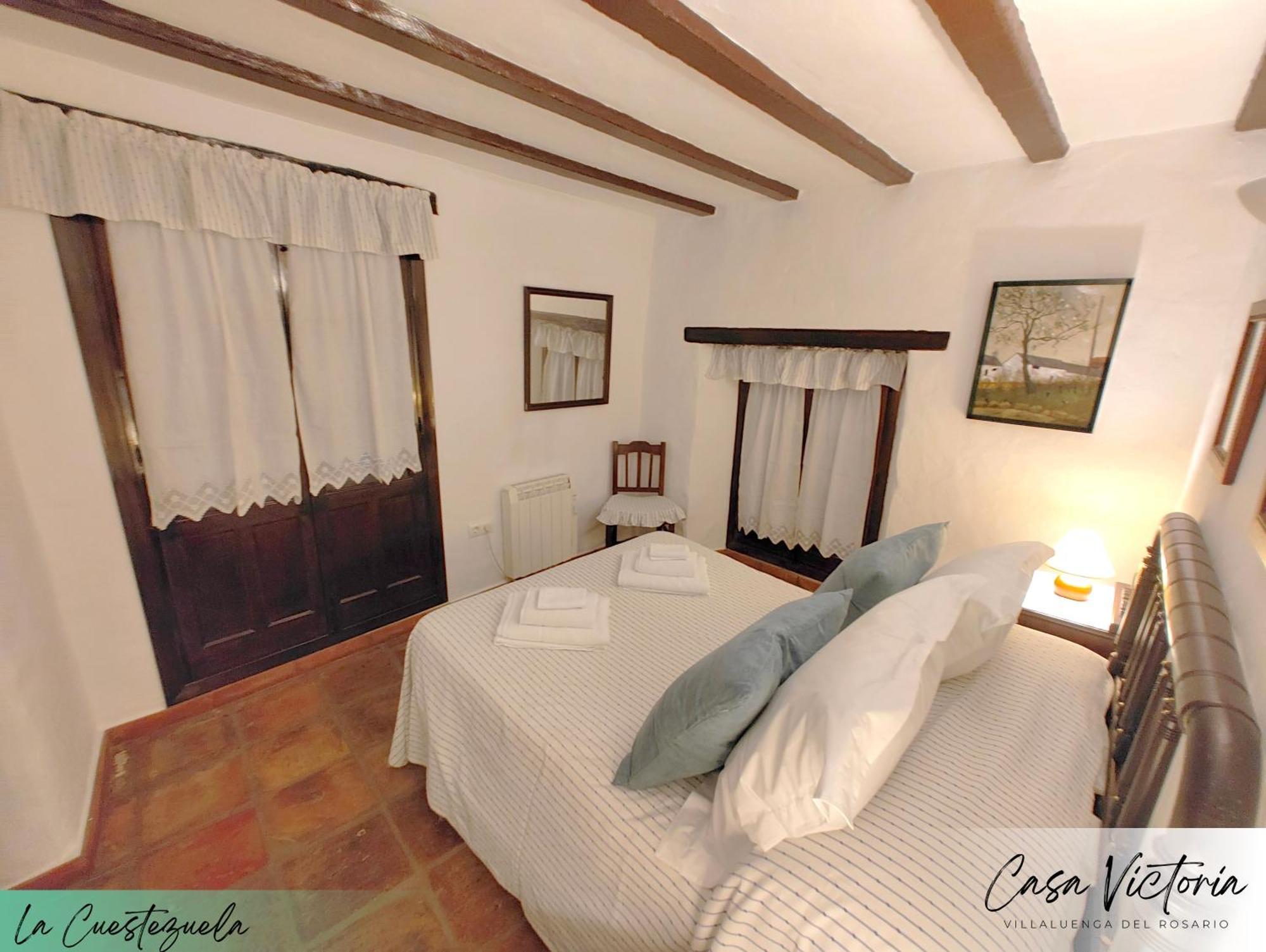 Conjunto Rural Casa Victoria Guest House Villaluenga Del Rosario Luaran gambar
