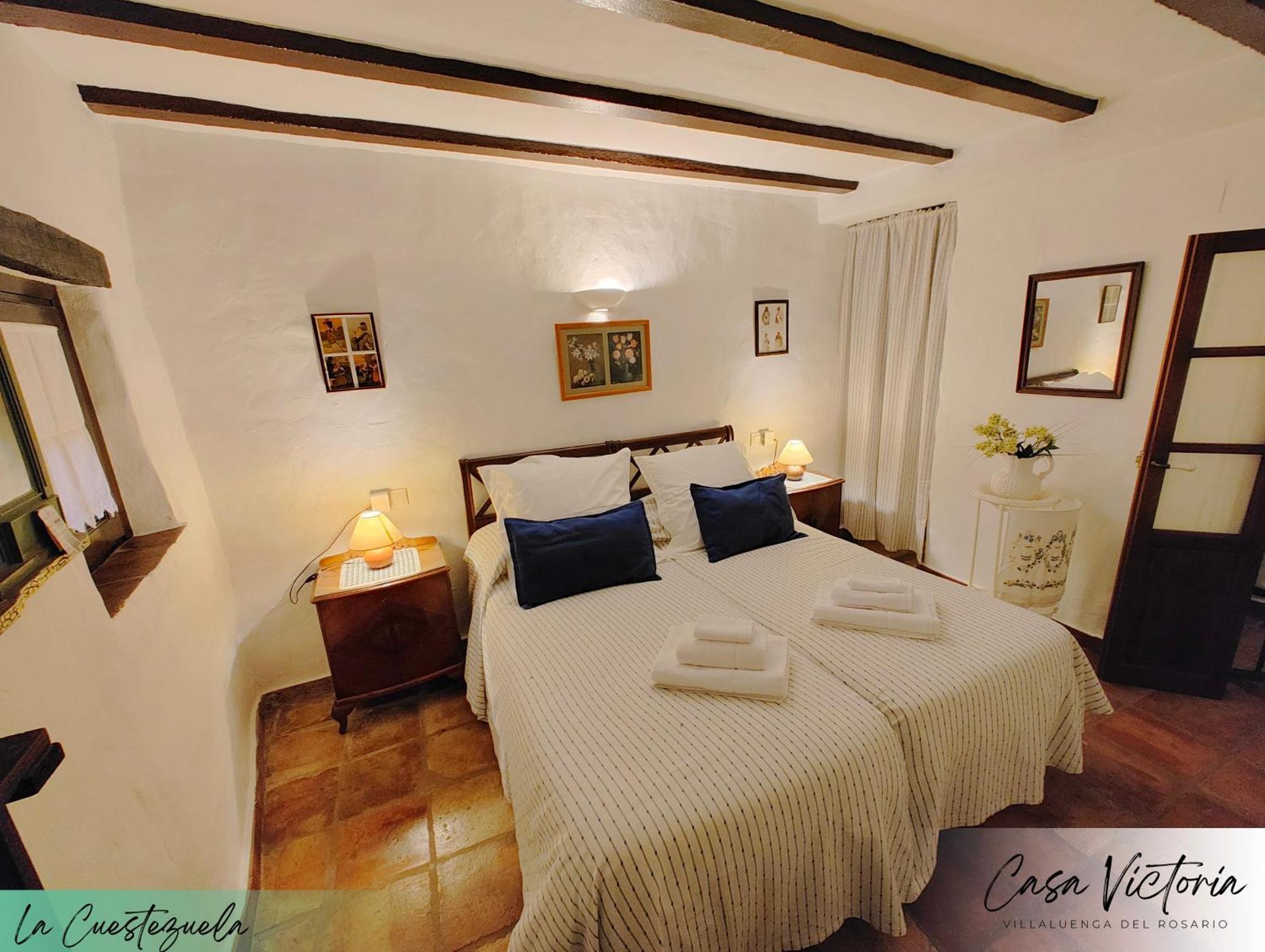 Conjunto Rural Casa Victoria Guest House Villaluenga Del Rosario Luaran gambar